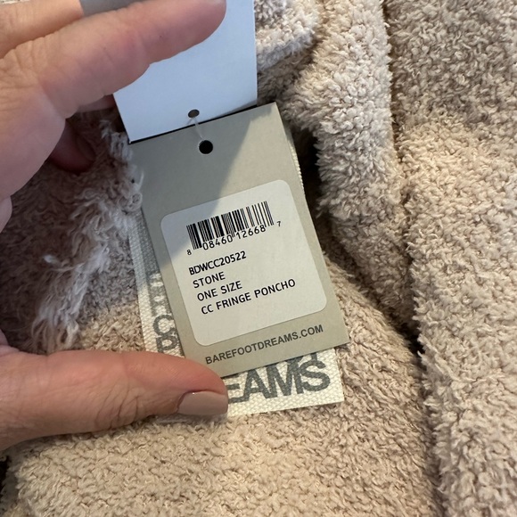 NWT Barefoot Dreams Cozy Chic Fringe Poncho - Picture 4 of 5